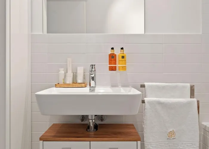 Mido With Parking And Self Check-in * 부쿠레슈티