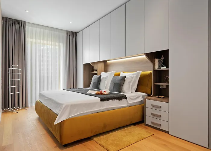 Mido With Parking And Self Check-in 부쿠레슈티