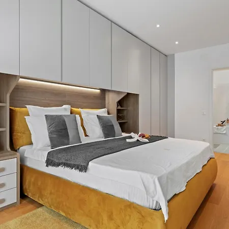 Mido With Parking And Self Check-in Apartament *